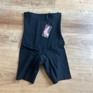Honey Love Women's Size L Black Super Power Short Shapwear Sculpt, NWT